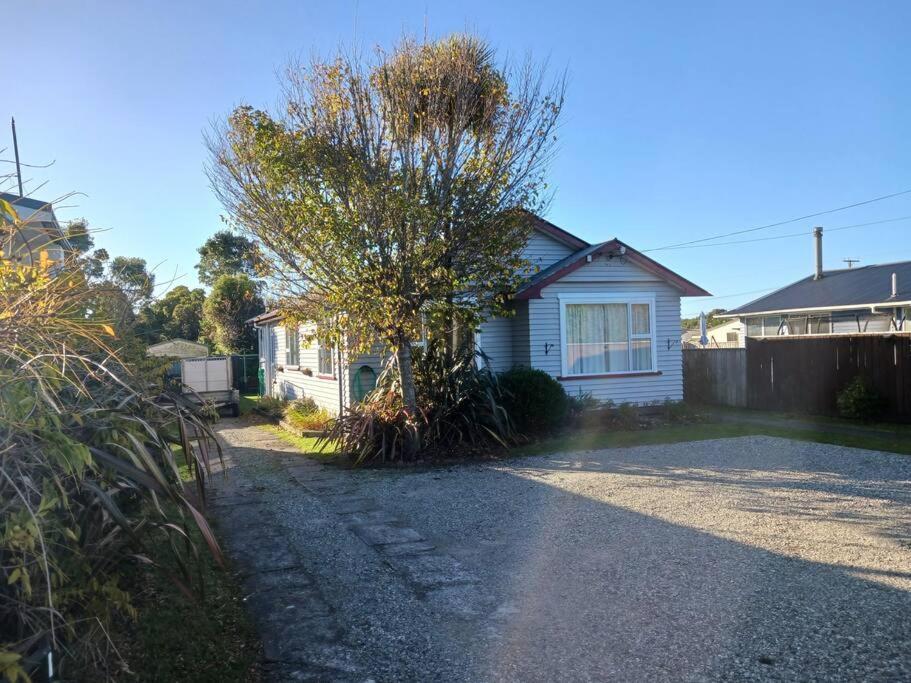 Charming House In Westport Villa Екстериор снимка