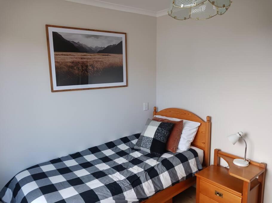 Charming House In Westport Villa Екстериор снимка