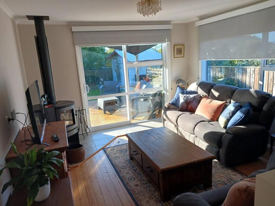 Charming House In Westport Villa Екстериор снимка